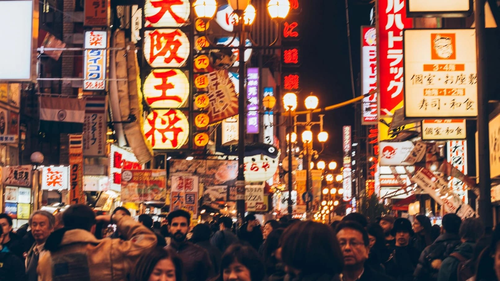 訪日消費9.4兆円、飲食単価7,000円突破——「安くて美味い」だけでは、もう選ばれない時代